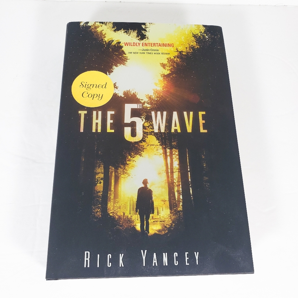 Signed The 5th Wave by Rick Yancey Autographed Hardcover Book YA NEW